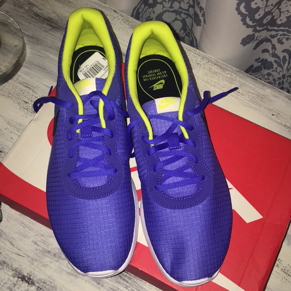 Nike tennis shoes